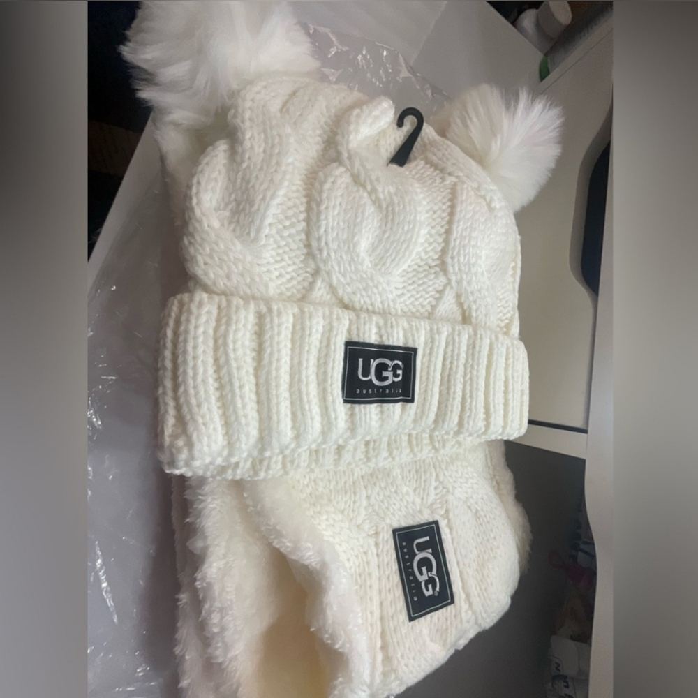 New off white Ugg beanie/scarf set - Picture 2 of 4
